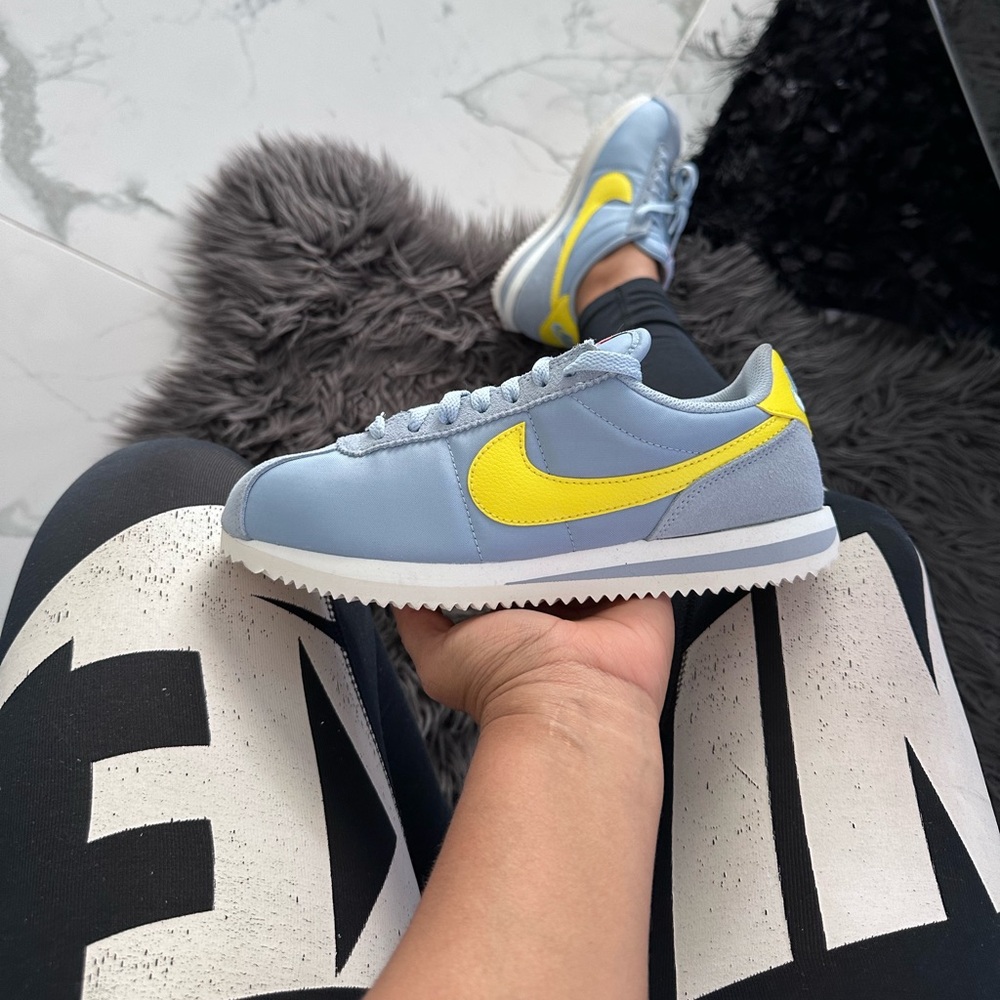 Nike Cortez - Picture 2 of 10